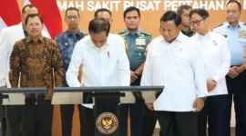 Presiden RI Joko Widodo didampingi Menteri Pertahanan Prabowo Subianto (dok: detikindonesia.co.id) ANTARA