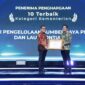 Menteri PAN RB memberikan Penghargaan kepada Kementerian Kelautan dan Perikanan di acara Gebyara Pelayanan Prima di Jakarta (8/10)