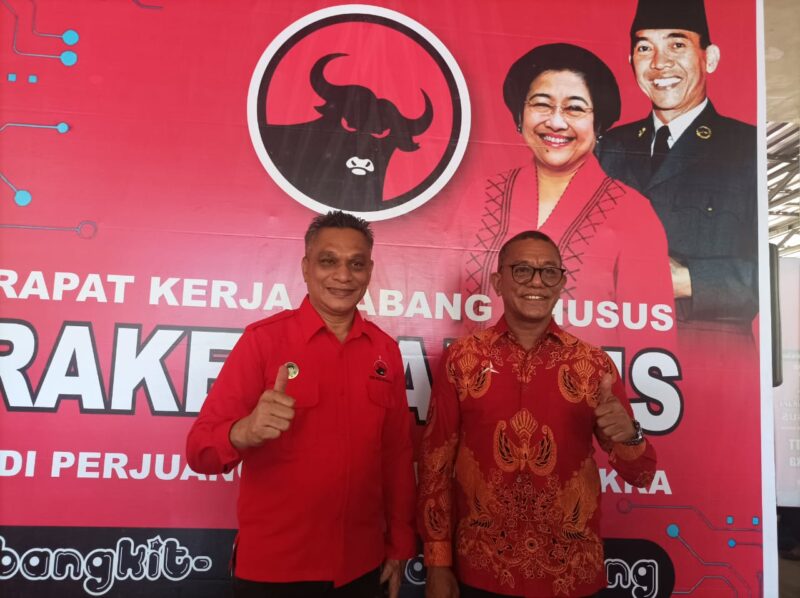 Cawabup Martin Wodon (Kanan) bersama Cabup Robi Idong (Kiri)