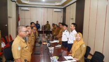 Asisten Sekda Bidang Perekonomian dan Pembangunan, H. Taher Husain, S.IP menghadiri dan mengikuti Zoom Rapat Koordinasi Pengendalian Inflasi Tahun 2025 di Ruang Rapat Sekda, kantor Wali Kota Tidore Kepulauan. 