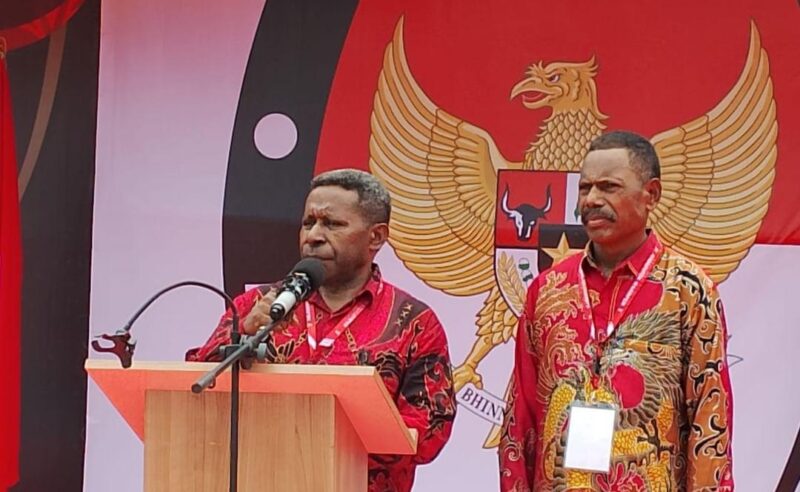 Bupati dan Wakil Bupati terpilih Kabupaten Waropen Drs Fransiscus Xaverius Mote, M.Si (kiri) dan Yoel Boari (kanan) periode 2024-2029. FX Mote dan Yoel Boari akan dilantik Presiden Republik Indonesia H. Prabowo Subianto di Istana Kepresidenan, Jalan Veteran, Gambir, Jakarta Pusat, Kamis (20/2). Sumber foto: gpriority.co.id, 29 November 2024