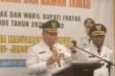 Bupati Fakfak Samuan Dahlan, S.Sos, M.AP (kiri) didampingi Wakil Bupati Drs, Donatus Nimbitkendik, M.T, usai di lantik oleh Presiden di Jakarta (Detik Indonesia/Rri/NicoAfloubun)