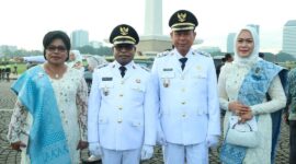 Walikota dan Wakil Walikota Sorong Bapak Septinus Lobat dan Bapak H. Anshar Karim bersama para istri (Detik Indonesia/Balleonews)