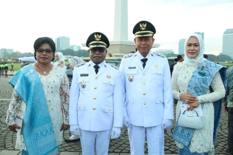 Walikota dan Wakil Walikota Sorong Bapak Septinus Lobat dan Bapak H. Anshar Karim bersama para istri (Detik Indonesia/Balleonews)