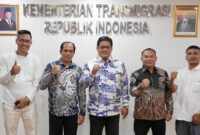 Ketua HIPKA Nusa Tenggara Barat Ahmad Roji melakukan silaturahmi dengan Wakil Menteri Transmigrasi Viva Yoga Mauladi di ruang kerja, Gedung C, Komplek Kementerian Transmigrasi, Kalibata, Jakarta, 20/1/2025./dok.ist