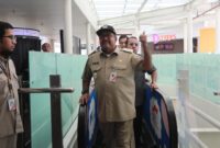 Wakil Gubernur DKI Jakarta Rano Karno saat meninjau infrastruktur transportasi publik MRT dan Transjakarta di kawasan Bundaran Hotel Indonesia (HI), Jakarta Pusat, Selasa (25/2/2025). (Detik Indonesia/Pierre Immanuel/TN)