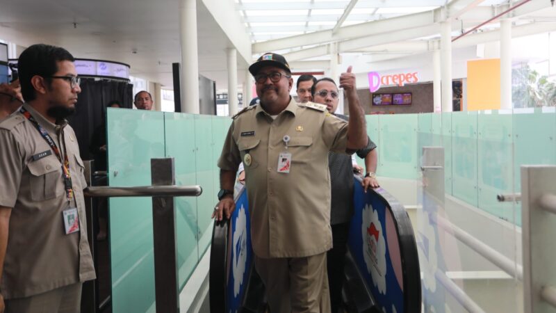 Wakil Gubernur DKI Jakarta Rano Karno saat meninjau infrastruktur transportasi publik MRT dan Transjakarta di kawasan Bundaran Hotel Indonesia (HI), Jakarta Pusat, Selasa (25/2/2025). (Detik Indonesia/Pierre Immanuel/TN)