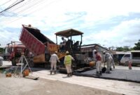 PT IWIP memperbaiki jalan lintas Halmahera. (Detik Indonesia/Tanda Seru/IWIP)