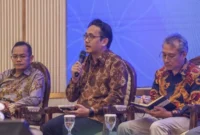 Direktur Jenderal Riset dan Pengembangan (Dirjen Risbang) Kemendiktisaintek Fauzan Adziman (tengah) dalam kegiatan Taklimat Media 2025 