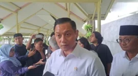 Agus Harimurti Yudhoyono (AHY) bersama menteri lainnya menghadiri rapat terbatas yang membahas prioritas pembangunan infrastruktur di Indonesia. (Detik Indonesia/ANTARA)