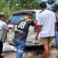 Pengendara harus bekerja ekstra saat melewati jalan di Kao Barat karena mengalami kerusakan (Detik Indonesia/Fajarmalut)