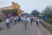 AKSI TOLAK PROGRAM PRABOWO - Ribuan pelajar menggelar aksi menolak program Makan Bergizi Gratis di Wamena, Kabupaten Jayawijaya, Papua Pegunungan, Senin (17/2/2025). Massa bergerak ke Kantor DPRD Jayawijaya untuk menyampaikan aspirasinya.(Detik Indonesia/ Tribun Papua/ Noel Wenda)