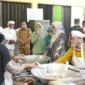 Pj Wali Kota Sabang, Andri Nourman, meninjau dapur Makan Bergizi Gratis (MBG) di Sabang Fair untuk memastikan kesiapan produksi makanan bagi siswa. (Detik Indonesia/ANTARA/HO-Humas Kota Sabang)