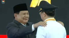 Wali Kota Manado Andrei Angouw saat menerima penyematan tanda pangkat langsung dari Presiden Prabowo Subianto. (Detik Indonesia/Manado Post)