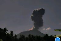 Erupsi Gunung Ibu Lontarkan Lava Pijar setinggi 500 Meter pada Kamis (13/2/2025) pukul 22.52 WIT (Foto: Pos PGA Ibu)