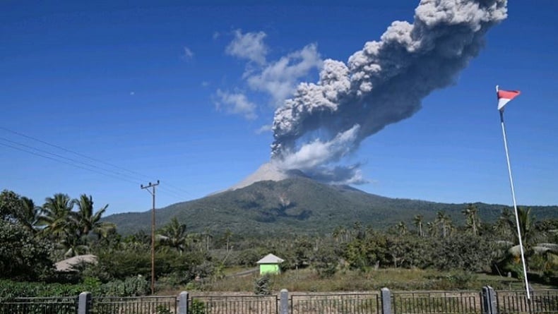 Erupsi Gunung Lewotobi (Detik Indonesia/ANTARA)