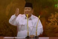 Presiden Prabowo Subianto, yang juga menjabat sebagai Ketua Umum Partai Gerindra, menyampaikan pidato dalam peringatan HUT ke-17 Partai Gerindra yang digelar di Sentul, Bogor, pada Sabtu, 15 Februari 2025. (Foto: Tangkapan layar YouTube Gerindra TV)