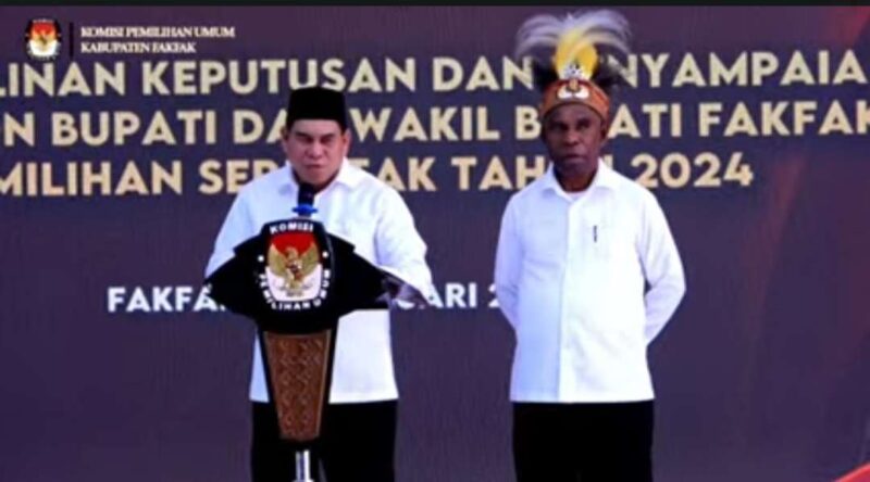 Bupati Fakfak Terpilih, Samaun Dahlan, S.Sos, M.A.P ( kiri) dan Wakil Bupati Drs, Donatus Nimbitkendik, M.T, ( Detik Indonesia/RRI/NicoAfloubun)