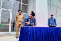 Potret Peresmian – Pj Gubernur Papua Barat Daya, Muhammad Musa’ad, bersama pejabat daerah saat meresmikan enam proyek pembangunan di Terminal Penumpang Tipe B, Kota Sorong. (17/2/2025) (Detik Indonesia/RRI/Husni Laing)