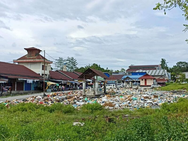 Ilustrasi tumpukan sampah di Pulau Doom (Detik Indonesia/RRI/Ido Nukuhaly)