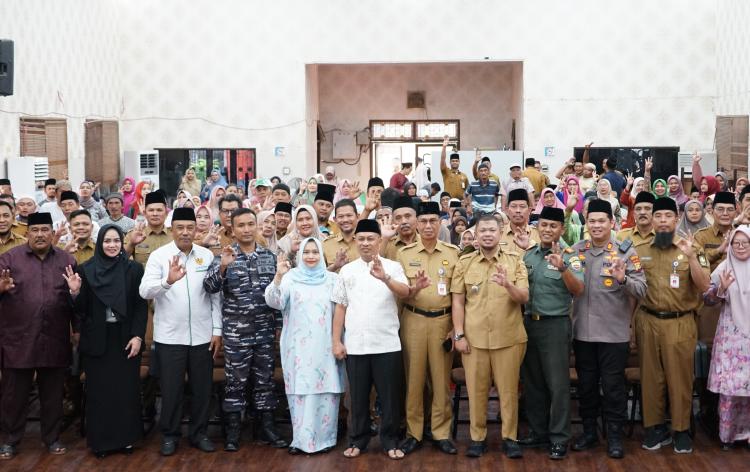 Momen kebersamaan Bupati dan Wabup Bengkalis bersama Tomas, Masyarakat saat safari ramadhan di Mandau. Ist/Detik Indonesia/katakabar.com.