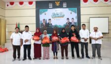 Para penerima bantuan pada festival Ramadan. (Detik Indonesia/RRI/Kemenag Malut).