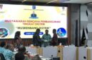 Bupati Sorong, Johny Kamuru, secara resmi membuka Musyawarah Perencanaan Pembangunan (Musrenbang) tingkat distrik pada Kamis (13/3/2025).