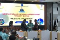 Bupati Sorong, Johny Kamuru, secara resmi membuka Musyawarah Perencanaan Pembangunan (Musrenbang) tingkat distrik pada Kamis (13/3/2025).