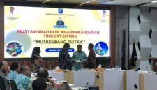 Bupati Sorong, Johny Kamuru, secara resmi membuka Musyawarah Perencanaan Pembangunan (Musrenbang) tingkat distrik pada Kamis (13/3/2025).