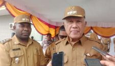 Bupati Kaimana Provinsi Papua Barat Drs Hasan Achmad.M.Si (Detik Indonesia/RRI/ Jack )