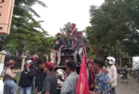 PMKRI Cabang Kefamenanu saat menggelar aksi demontrasi di Polres TTU, Jumat (7/2/2025) (Detik Indonesia/Gusty Amsikan/VN)