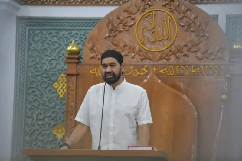 Gubernur Aceh, Muzakir Manaf (Mualem) menyampaikan sambutan Ramadan 1446 H/2025 M di Masjid Raya Baiturrahman, Selasa 4/3/2025. (Detik Indonesia/Masakini/Adpim Aceh)