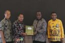 Kakanwil Kemenag Papua Barat, Luksen Jems Mayor, bersama tim bersilaturahmi dan koordinasi dengan Bupati Sorong, Johny Kamuru, Kamis (13/3/2025). (Kemenag Papua Barat)