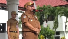 Bupati TTU, Yoseph Falentinus Delasalle Kebo saat memberikan arahan dalam apel pagi bersama ASN (Poldus Meomanu )