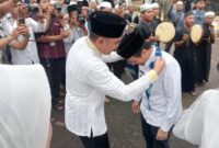 Wakil Gubernur Kalsel, Hasnuriayadin Sulaiman disambut Bupati Tala Rahmat Trianto dan wakilnya, Zazuli saat Safari Ramadan, Jumat (21/3/2025). (Foto: Tung/Poros Kalimantan)