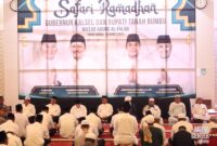 Pemerintah Provinsi Kalimantan Selatan (Pemprov Kalsel) melanjutkan rangkaian kegiatan Safari Ramadan 1446 H dengan mengunjungi Kabupaten Tanah Bumbu (Tanbu). Acara ini dihadiri oleh Wakil Gubernur Kalsel, Hasnuryadi Sulaiman, yang diwakili oleh Asisten Administrasi Umum Setda Prov Kalsel, Ahmad Bagiawan. - Foto: Mc.Kalsel