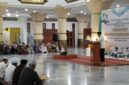 Bupati Fakfak, Samaun Dahlan, S.Sos., M.Ap., memberikan sambutan dalam peringatan Nuzulul Qur’an 1446 H/2025 M (Detik Indonesia/ RRI/Anwar)