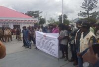 Perwakilan LMA 8 Kabupaten di Papua Pegunungan saat menyampaikan aksi protes di Kantor Gubernur Papua Pegunungan (Detik Indonesia/RRI/Ronny)