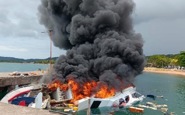 Insiden meledaknya speedboat Bela 72 yang menewaskan calon gubernur Maluku Utara, mendiang Benny Laos (Detik Indonesia/Indotimur.com)