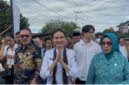 Gubernur Maluku Utara, Sherly Laos, bersama Bupati James Uang, tiba di lokasi Safari Ramadan di Desa Galala, Jailolo, Halbar, Kamis (13/3/2025).(Detik Indonesia/RRI/Yudi).