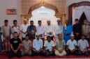 Wakil Gubernur Maluku Utara, H. Sarbin Sehe (enam dari kanan) bersama Kakanwil Kemenag Malut H. Amar Manaf pada kegiatan Safari Ramadan. (Detik Indonesia/RRIKemenag Malut)